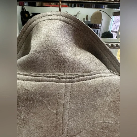 Stylish Cream Leather Bomber Jacket - Picture 8 of 16